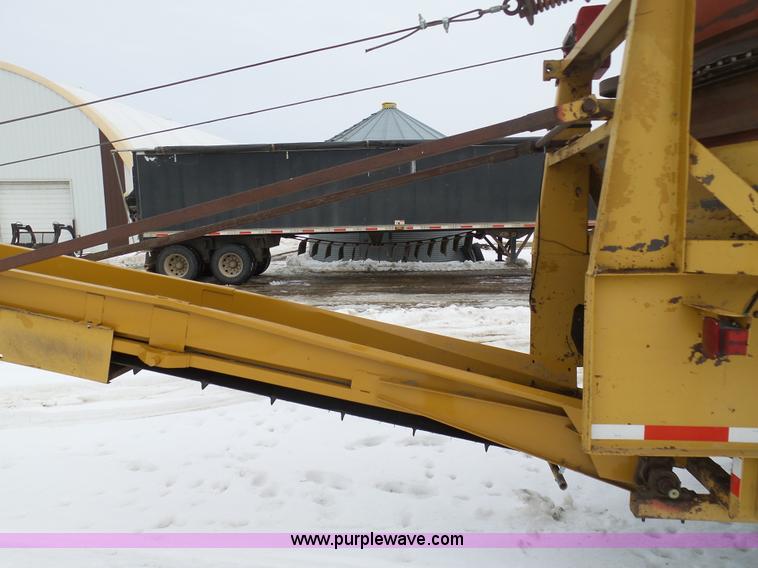 image for item BH9423 1992 HayBuster H-1100E tub grinder