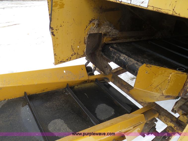 image for item BH9423 1992 HayBuster H-1100E tub grinder