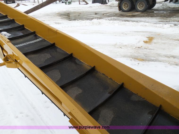 image for item BH9423 1992 HayBuster H-1100E tub grinder