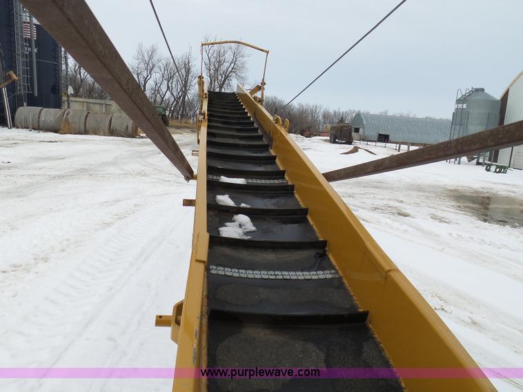 image for item BH9423 1992 HayBuster H-1100E tub grinder