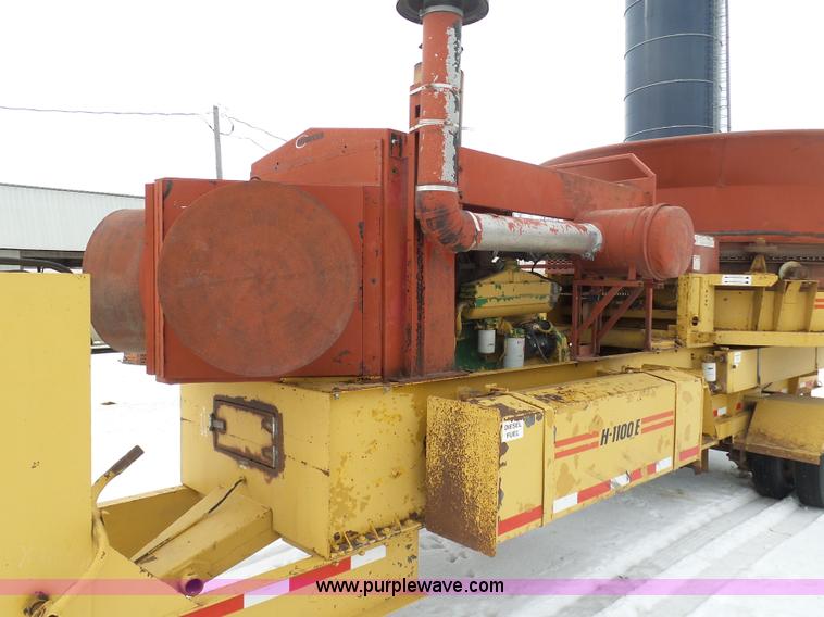 image for item BH9423 1992 HayBuster H-1100E tub grinder