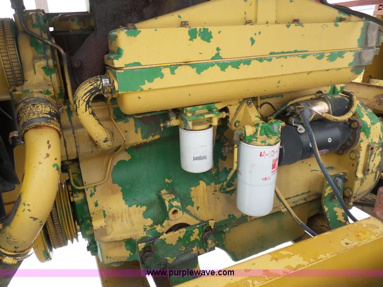 image for item BH9423 1992 HayBuster H-1100E tub grinder