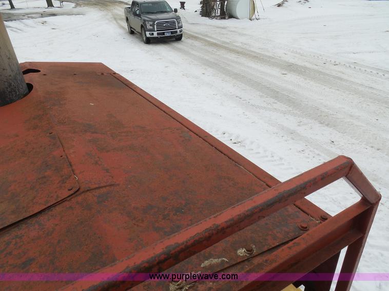 image for item BH9423 1992 HayBuster H-1100E tub grinder