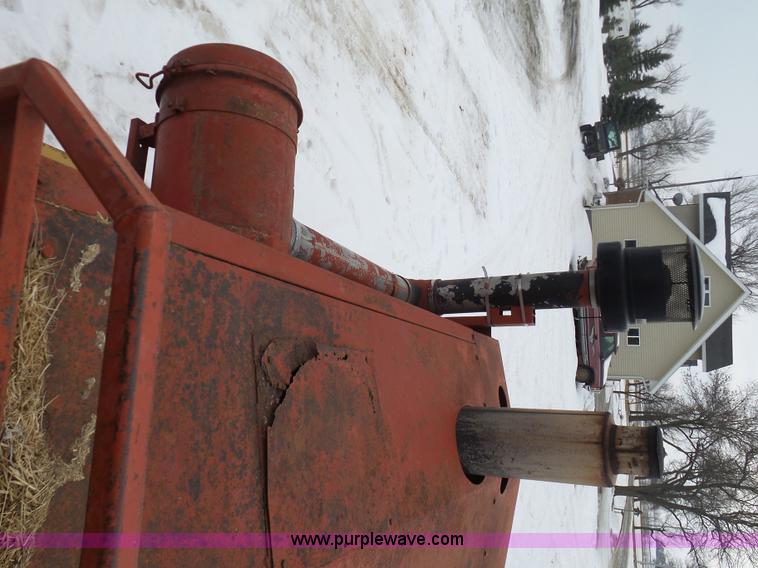 image for item BH9423 1992 HayBuster H-1100E tub grinder