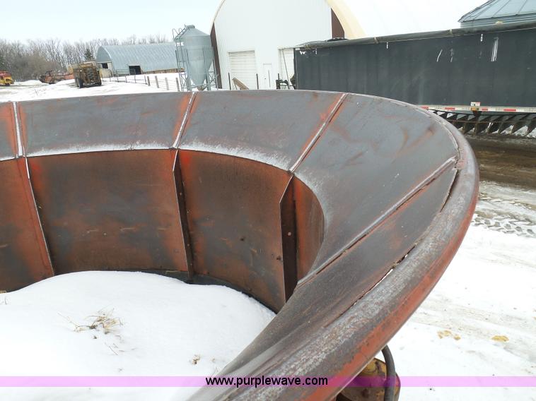 image for item BH9423 1992 HayBuster H-1100E tub grinder