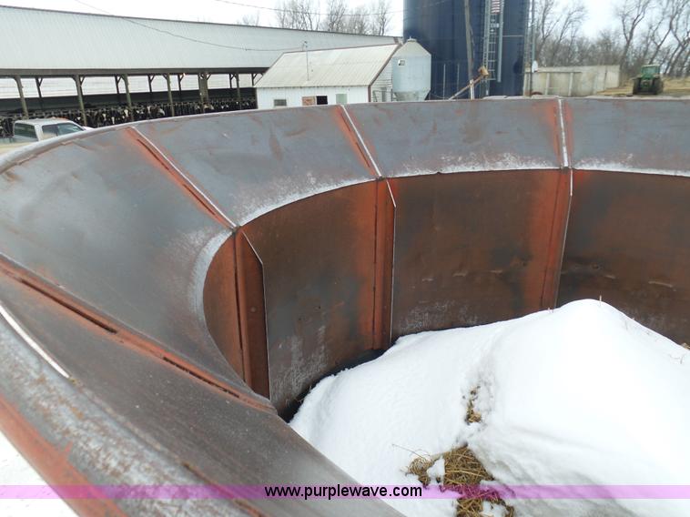 image for item BH9423 1992 HayBuster H-1100E tub grinder