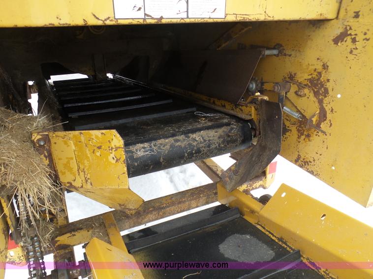 image for item BH9423 1992 HayBuster H-1100E tub grinder