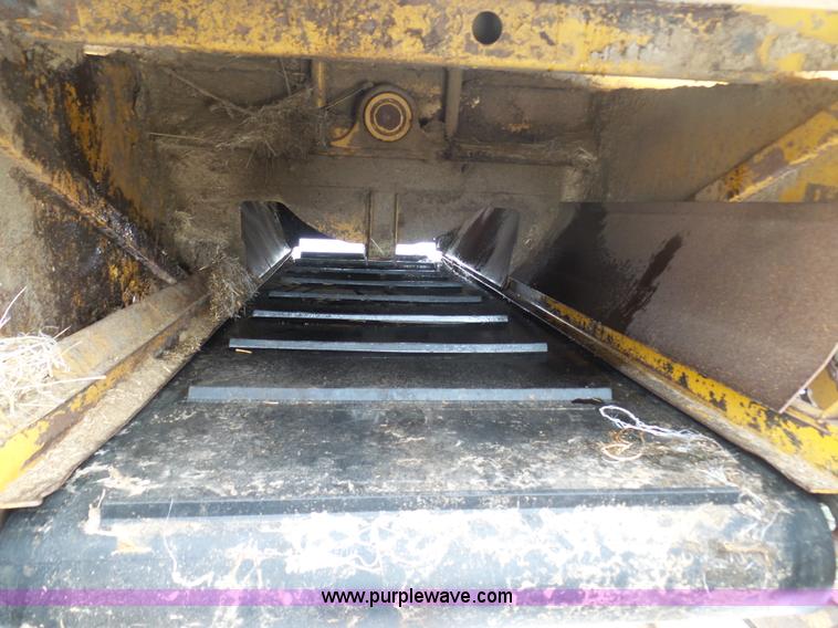 image for item BH9423 1992 HayBuster H-1100E tub grinder