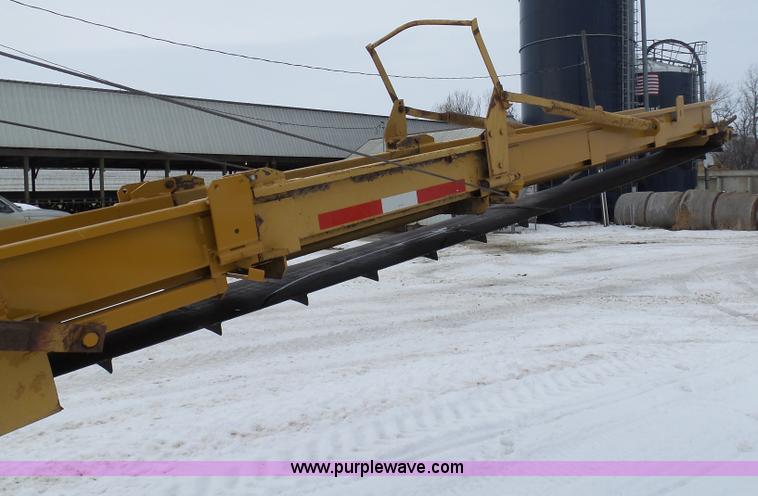 image for item BH9423 1992 HayBuster H-1100E tub grinder