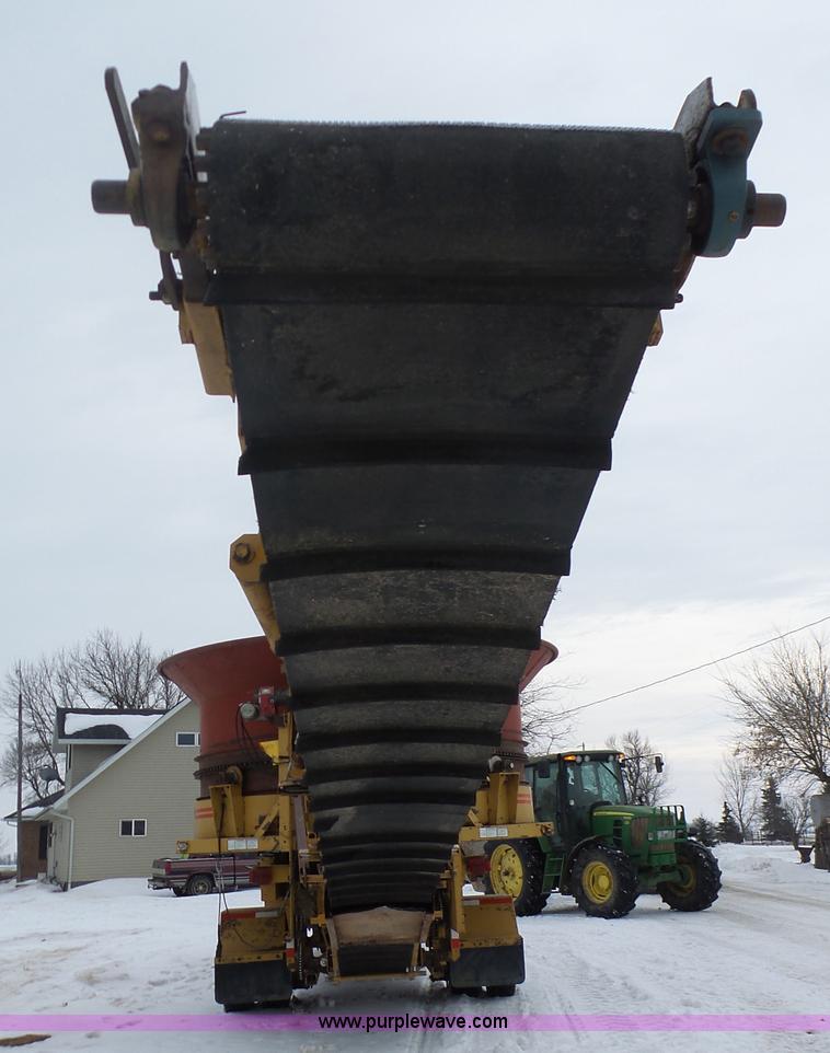 image for item BH9423 1992 HayBuster H-1100E tub grinder