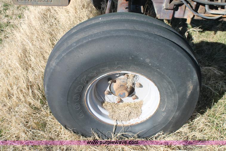 image for item BJ9343 1986 Deutz Allis 7120 tractor