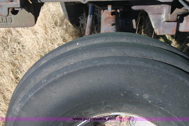 image for item BJ9343 1986 Deutz Allis 7120 tractor