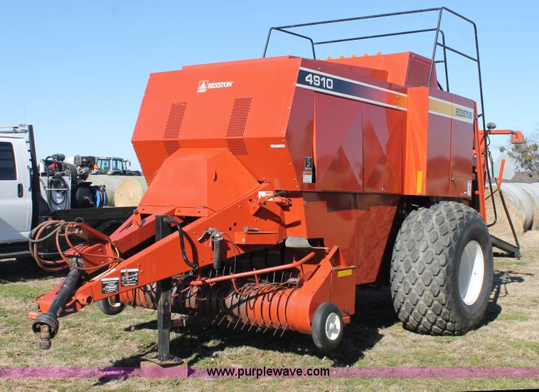 image for item BJ9350 2002 Hesston 4910 square baler