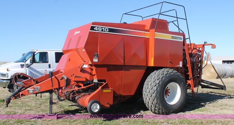 image for item BJ9350 2002 Hesston 4910 square baler