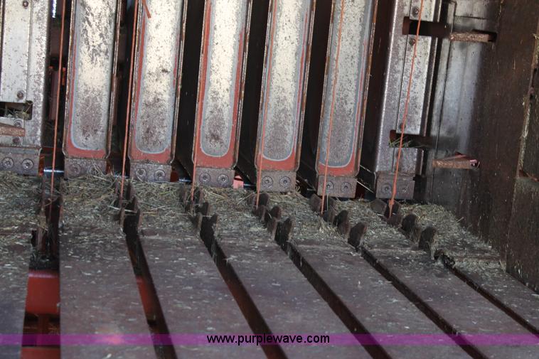 image for item BJ9350 2002 Hesston 4910 square baler