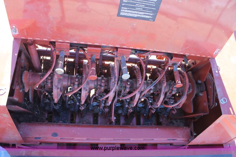 image for item BJ9350 2002 Hesston 4910 square baler