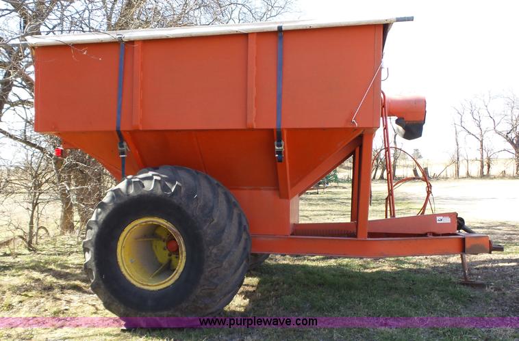 image for item BL9675 UFT 500 grain cart