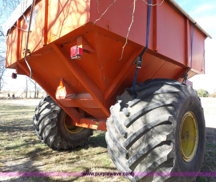 image for item BL9675 UFT 500 grain cart