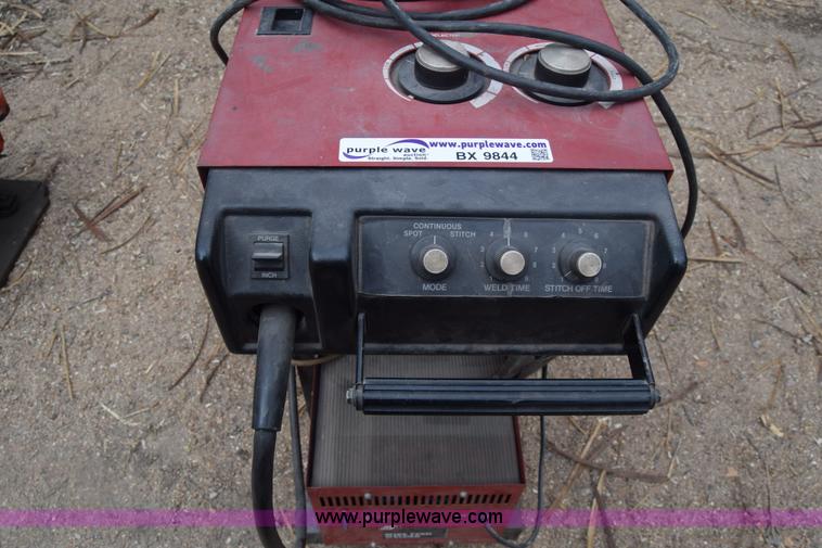 image for item BX9844 Snap-on YA205A mig welder