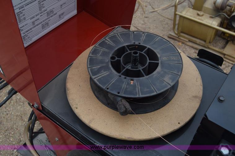 image for item BX9844 Snap-on YA205A mig welder