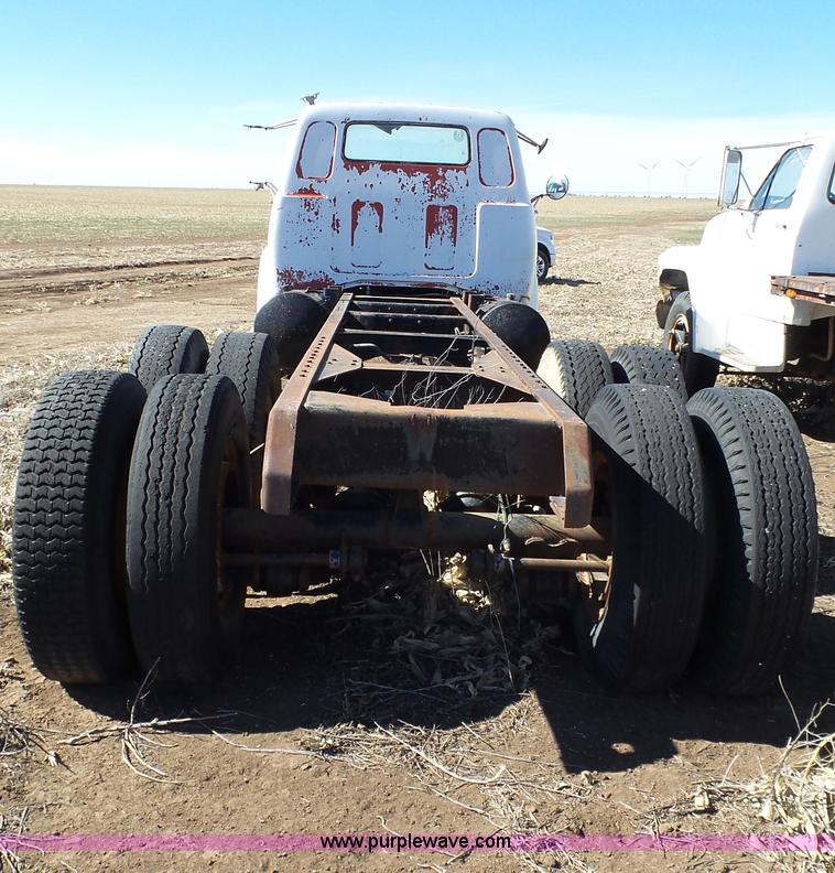 image for item J1269 1967 GMC 7500 truck cab and chassis