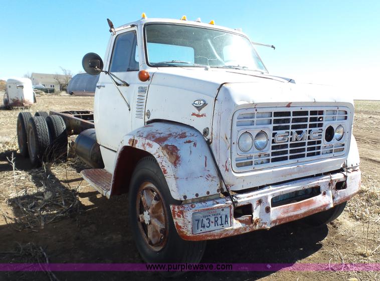 image for item J1269 1967 GMC 7500 truck cab and chassis
