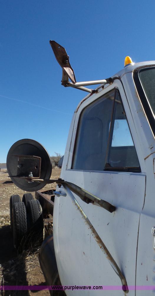 image for item J1269 1967 GMC 7500 truck cab and chassis