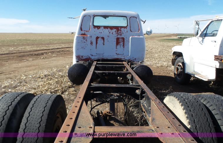 image for item J1269 1967 GMC 7500 truck cab and chassis