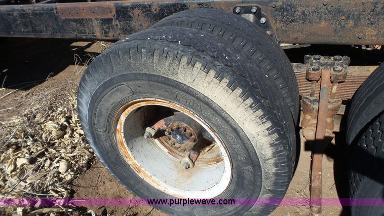 image for item J1269 1967 GMC 7500 truck cab and chassis