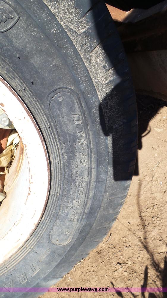 image for item J1269 1967 GMC 7500 truck cab and chassis