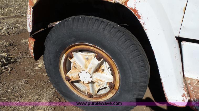 image for item J1269 1967 GMC 7500 truck cab and chassis