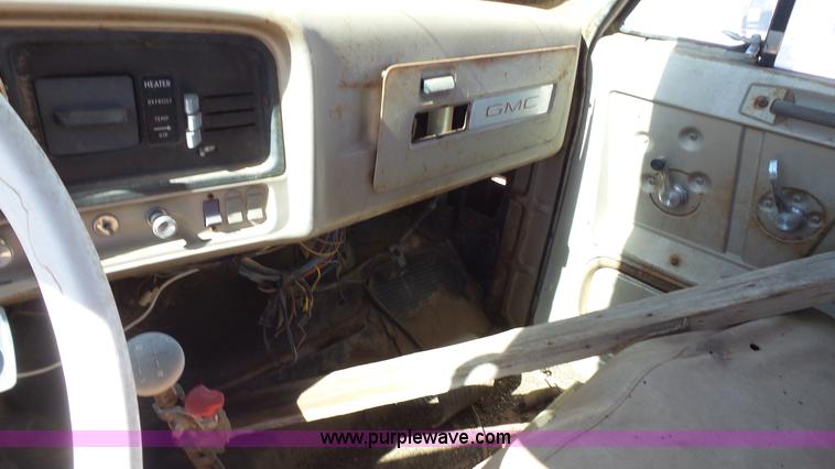 image for item J1269 1967 GMC 7500 truck cab and chassis