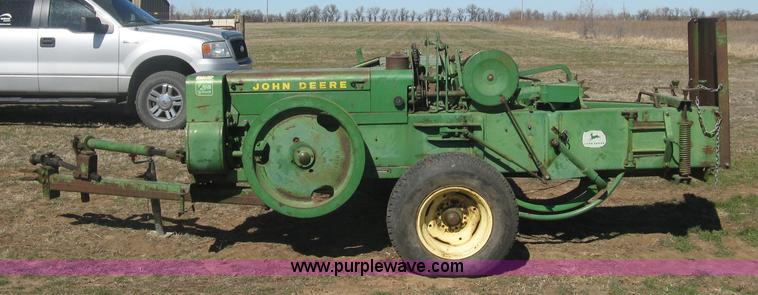 image for item J2885 John Deere 224T square baler