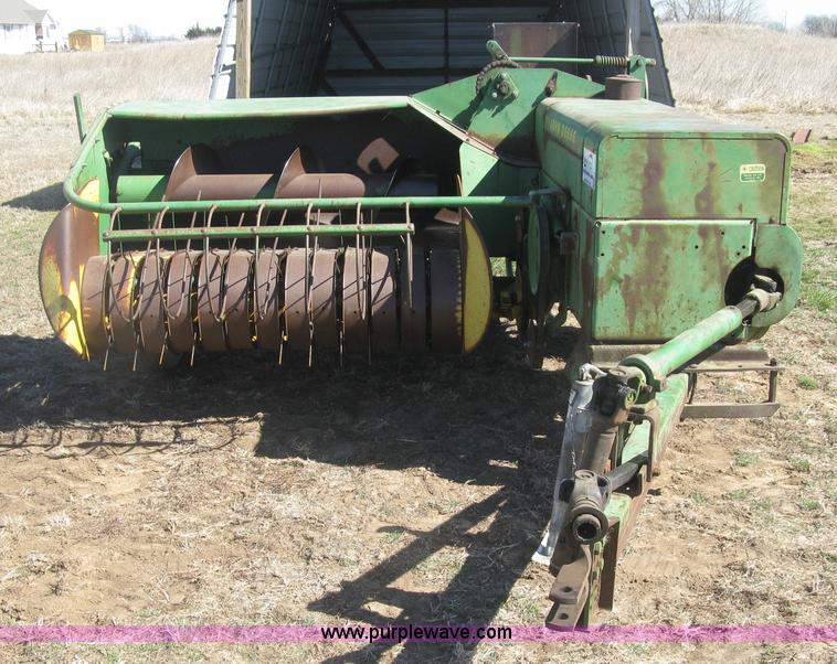 image for item J2885 John Deere 224T square baler