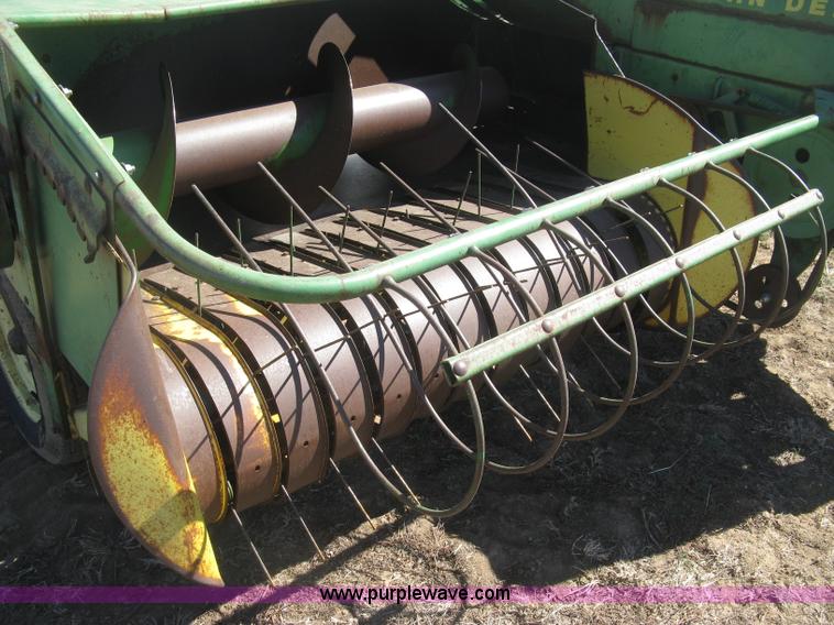 image for item J2885 John Deere 224T square baler