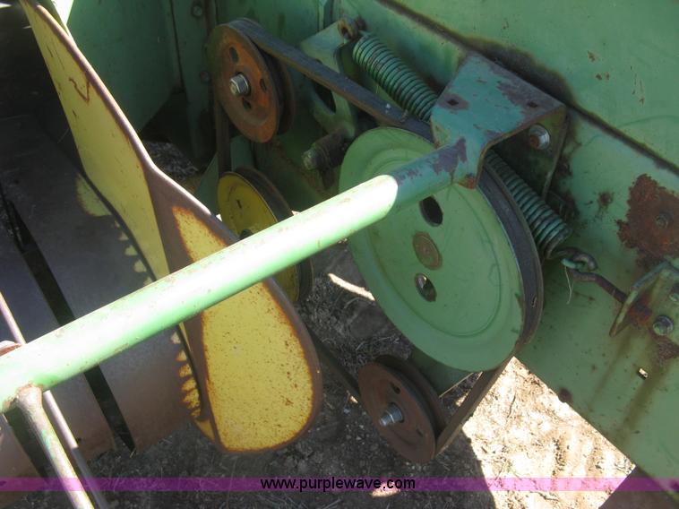 image for item J2885 John Deere 224T square baler