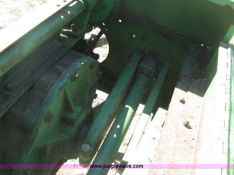 image for item J2885 John Deere 224T square baler