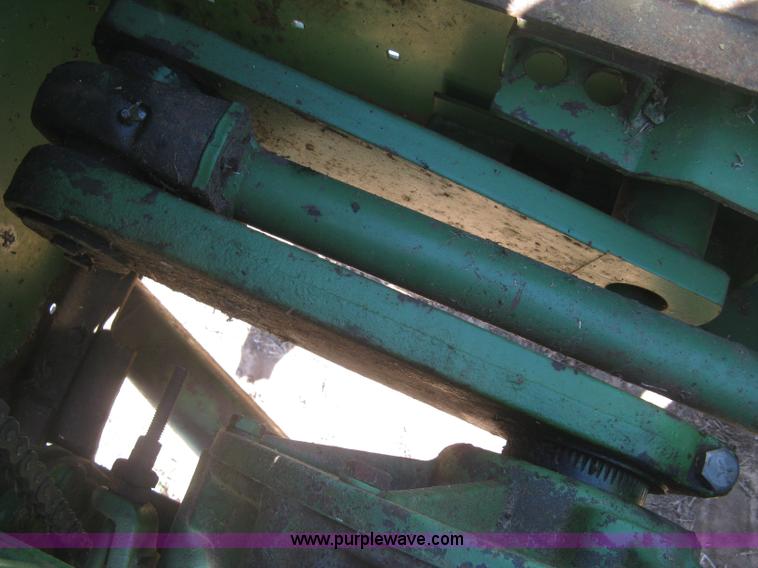 image for item J2885 John Deere 224T square baler