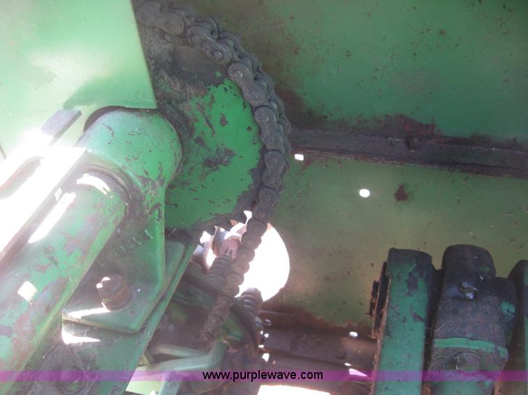 image for item J2885 John Deere 224T square baler