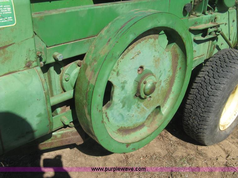 image for item J2885 John Deere 224T square baler