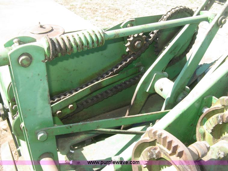 image for item J2885 John Deere 224T square baler