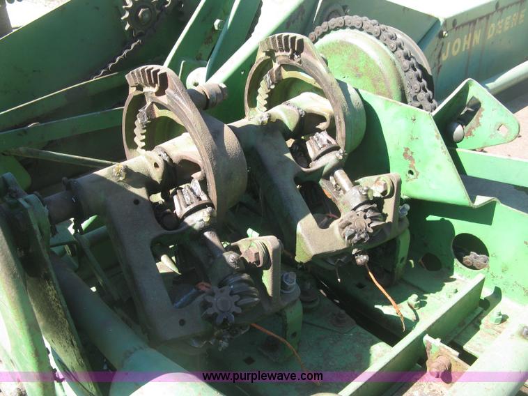 image for item J2885 John Deere 224T square baler
