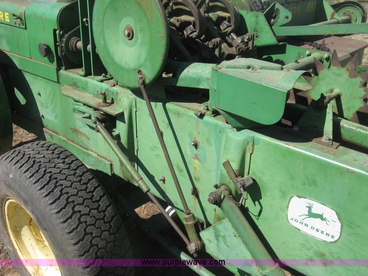 image for item J2885 John Deere 224T square baler