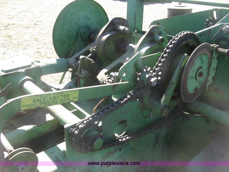 image for item J2885 John Deere 224T square baler