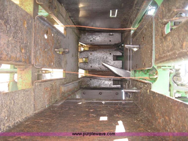 image for item J2885 John Deere 224T square baler