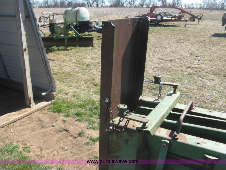 image for item J2885 John Deere 224T square baler