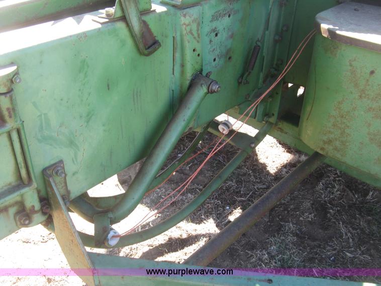 image for item J2885 John Deere 224T square baler