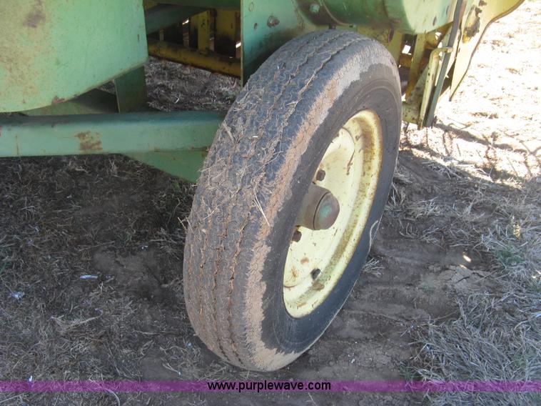 image for item J2885 John Deere 224T square baler