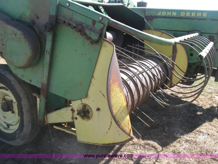 image for item J2885 John Deere 224T square baler