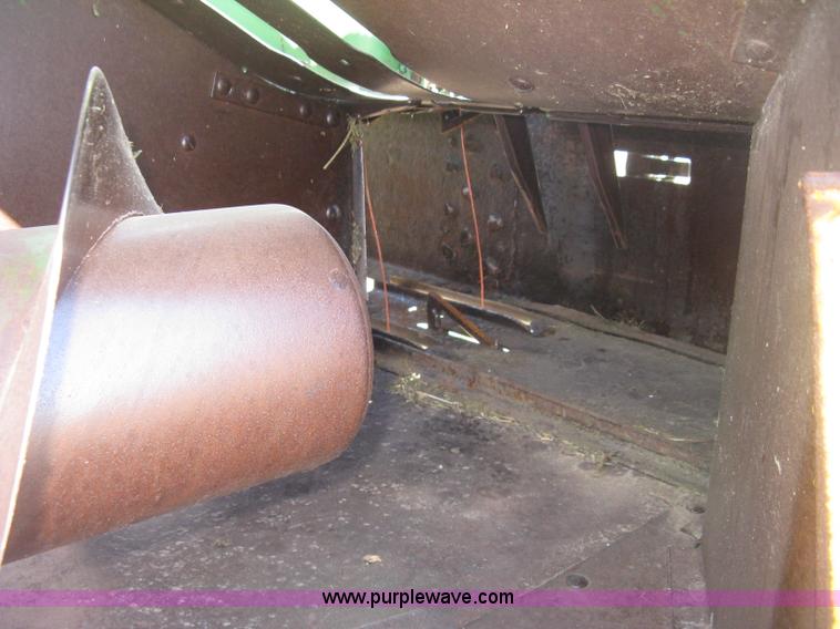 image for item J2885 John Deere 224T square baler